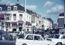 804227 Gezicht in de Stationsstraat te Utrecht, vanaf het Stationsplein, met links het Hotel du Commerce (Stationsplein 12).